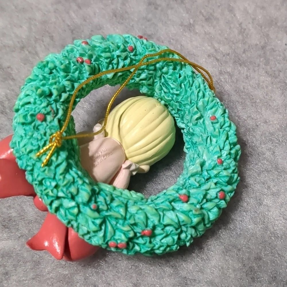 Precious Moments Home For Holidays Ornament Baby Girl Wreath Enesco 1996